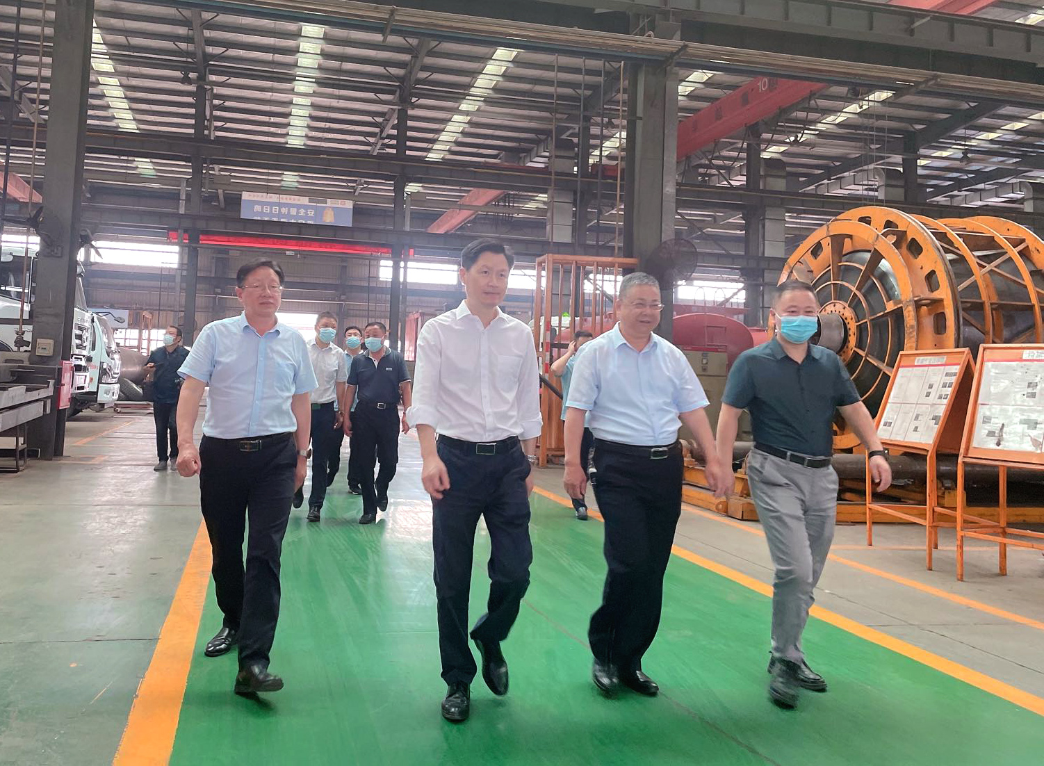 市委常委、常務副市長甘國棟一行蒞臨楚勝汽車集團調研